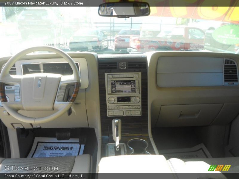 Black / Stone 2007 Lincoln Navigator Luxury