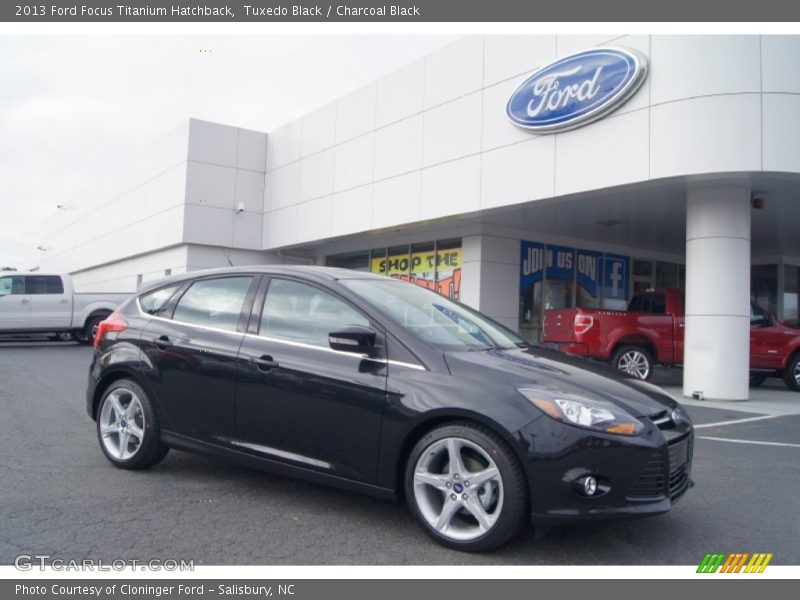 Tuxedo Black / Charcoal Black 2013 Ford Focus Titanium Hatchback