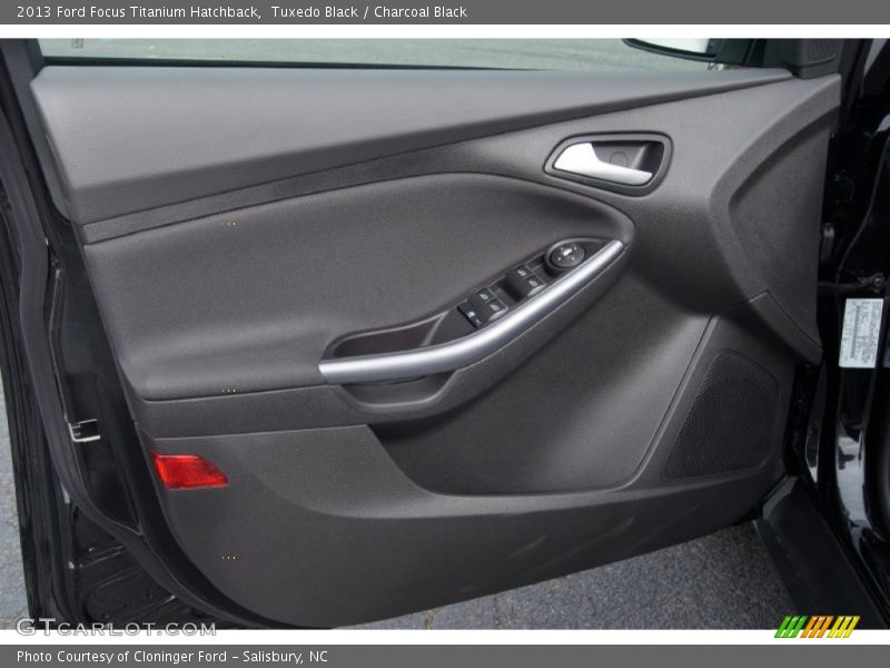 Tuxedo Black / Charcoal Black 2013 Ford Focus Titanium Hatchback