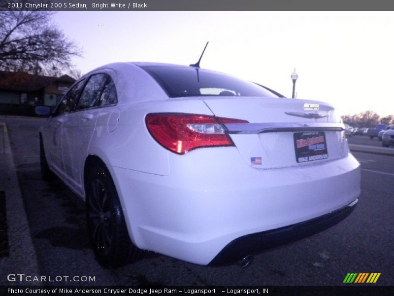 Bright White / Black 2013 Chrysler 200 S Sedan