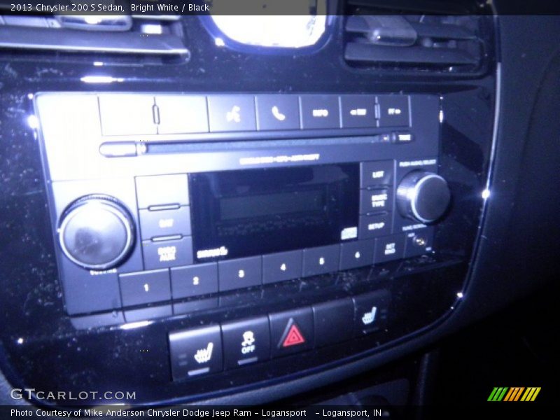 Bright White / Black 2013 Chrysler 200 S Sedan