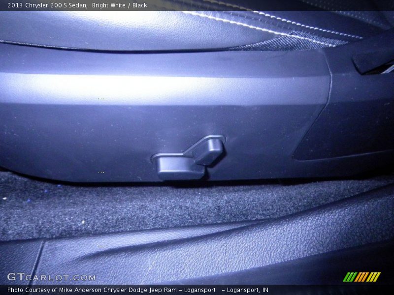 Bright White / Black 2013 Chrysler 200 S Sedan