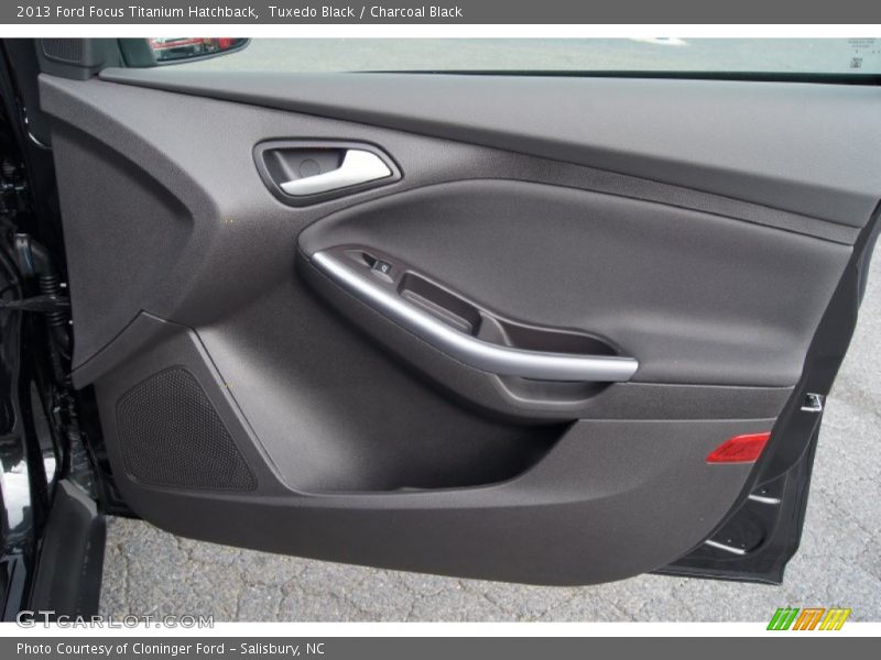 Tuxedo Black / Charcoal Black 2013 Ford Focus Titanium Hatchback
