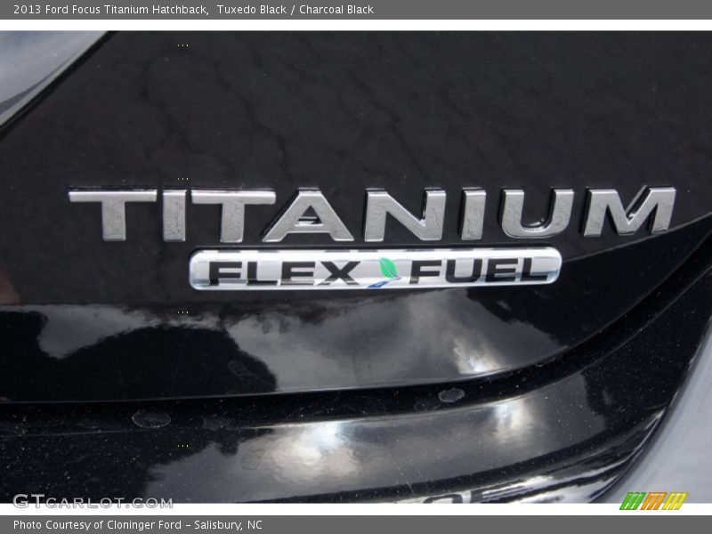 Tuxedo Black / Charcoal Black 2013 Ford Focus Titanium Hatchback