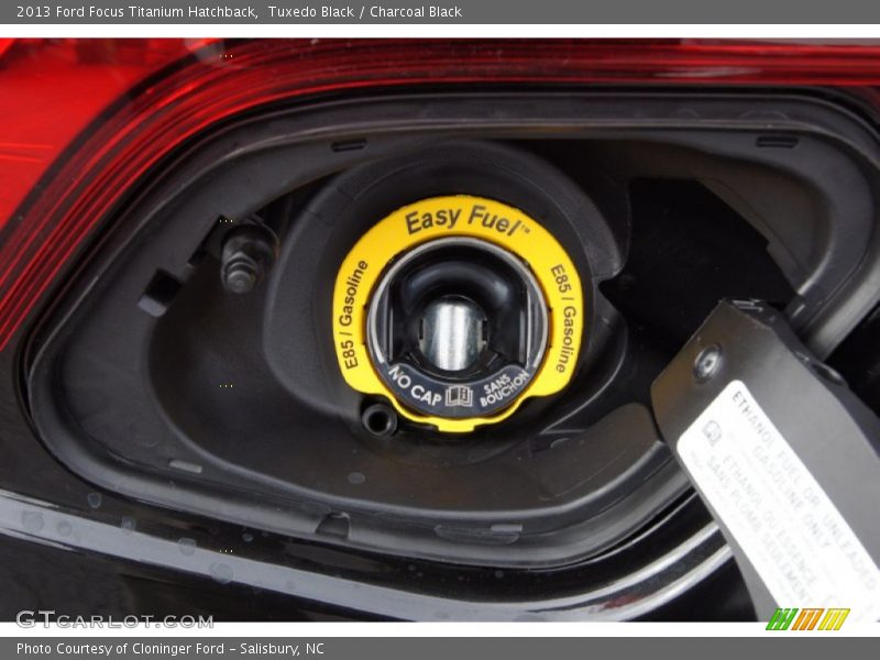 Tuxedo Black / Charcoal Black 2013 Ford Focus Titanium Hatchback