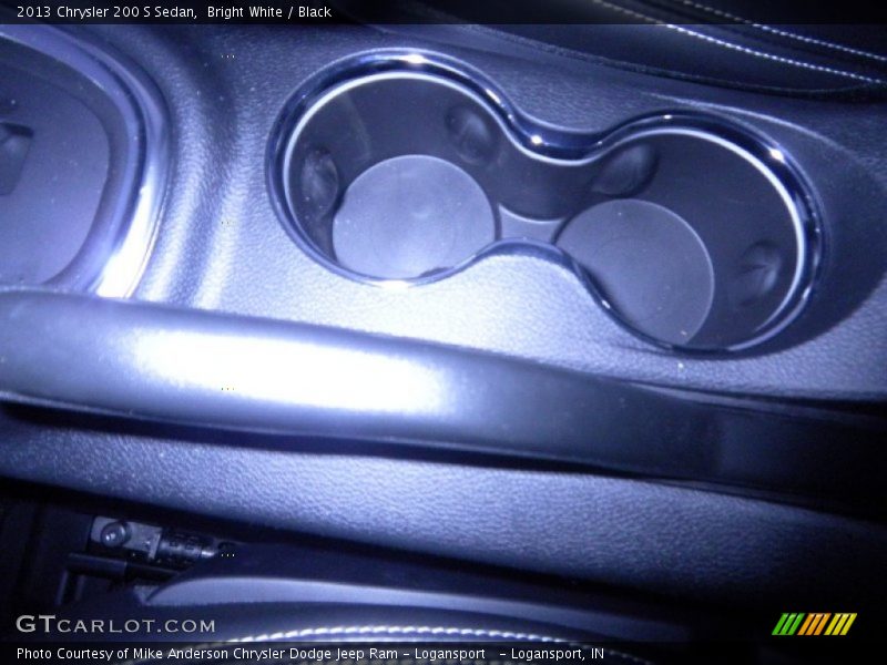 Bright White / Black 2013 Chrysler 200 S Sedan
