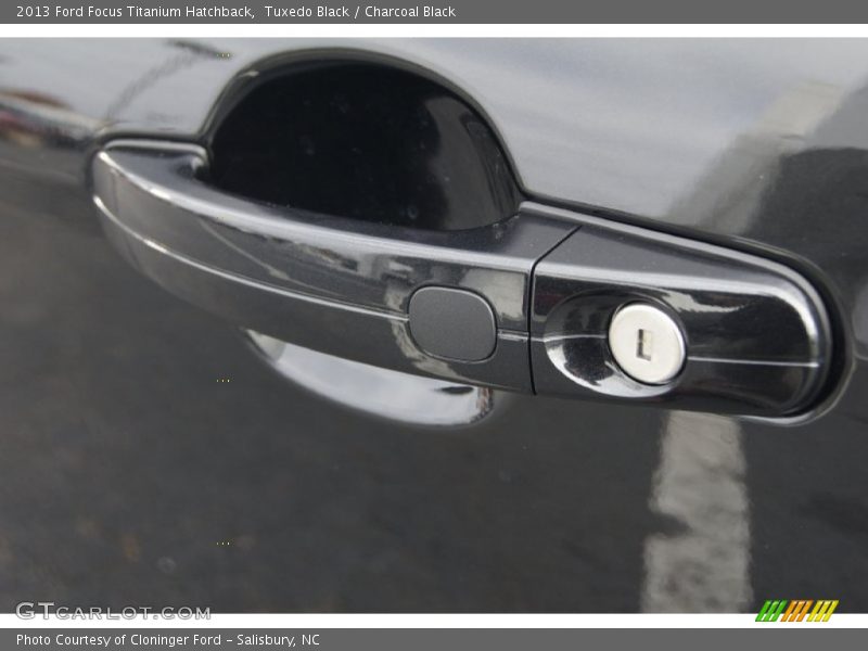 Tuxedo Black / Charcoal Black 2013 Ford Focus Titanium Hatchback