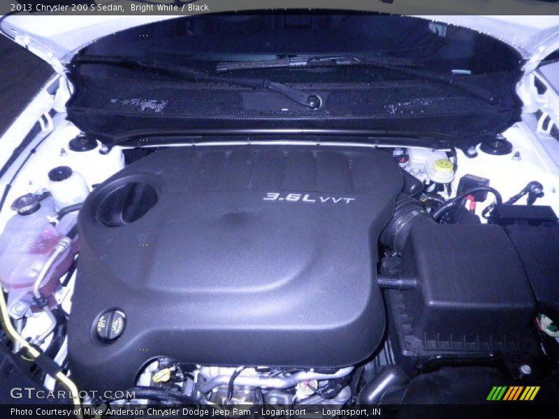 Bright White / Black 2013 Chrysler 200 S Sedan