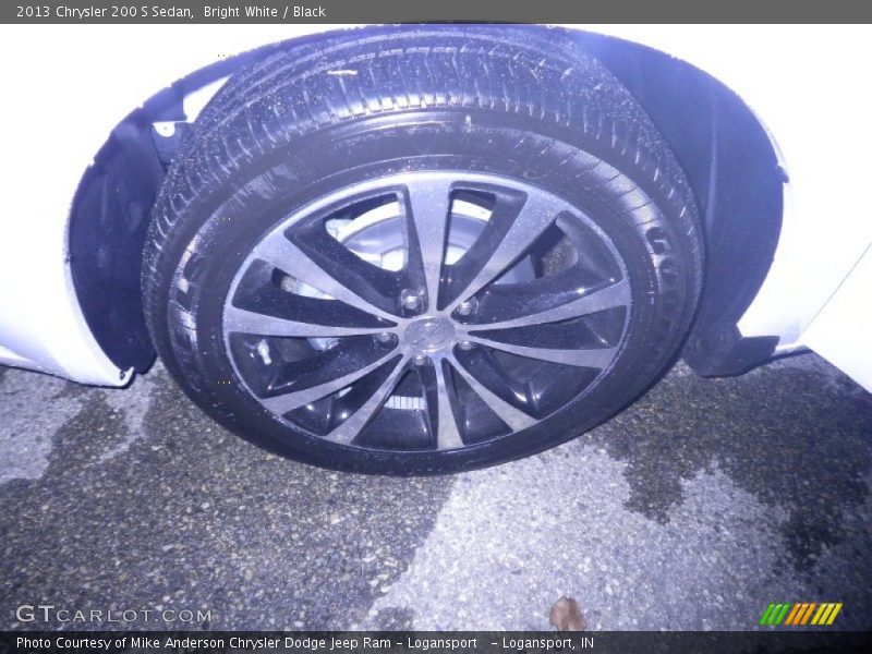 Bright White / Black 2013 Chrysler 200 S Sedan