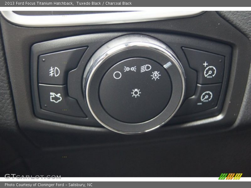 Tuxedo Black / Charcoal Black 2013 Ford Focus Titanium Hatchback