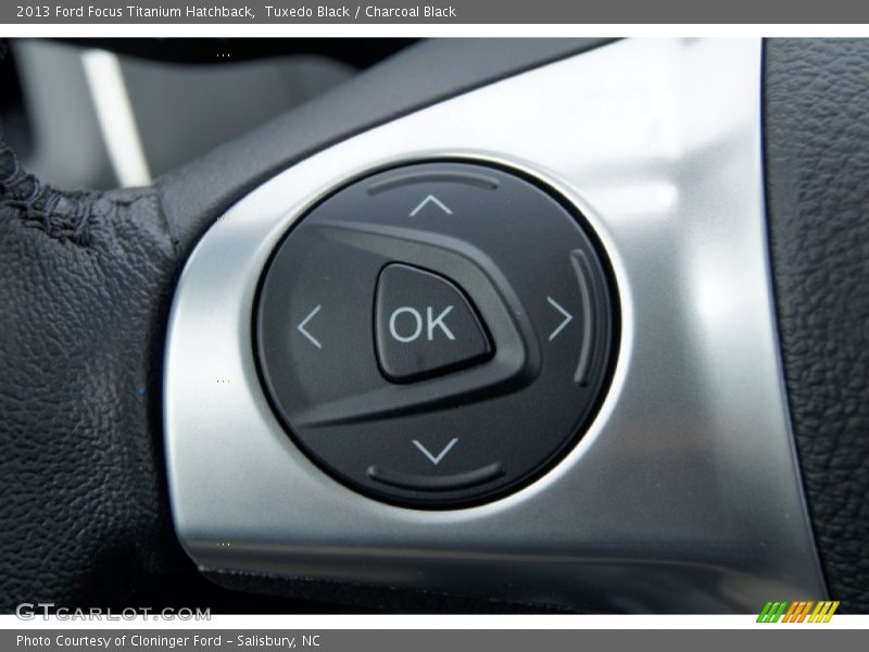 Tuxedo Black / Charcoal Black 2013 Ford Focus Titanium Hatchback