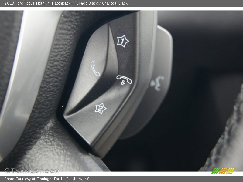 Tuxedo Black / Charcoal Black 2013 Ford Focus Titanium Hatchback