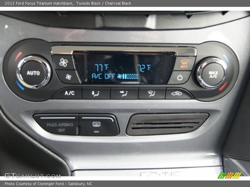 Tuxedo Black / Charcoal Black 2013 Ford Focus Titanium Hatchback