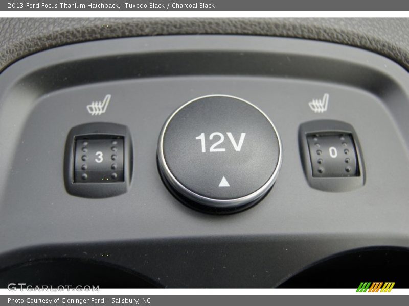 Tuxedo Black / Charcoal Black 2013 Ford Focus Titanium Hatchback