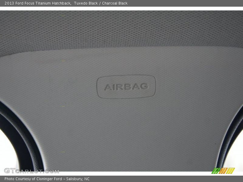 Tuxedo Black / Charcoal Black 2013 Ford Focus Titanium Hatchback