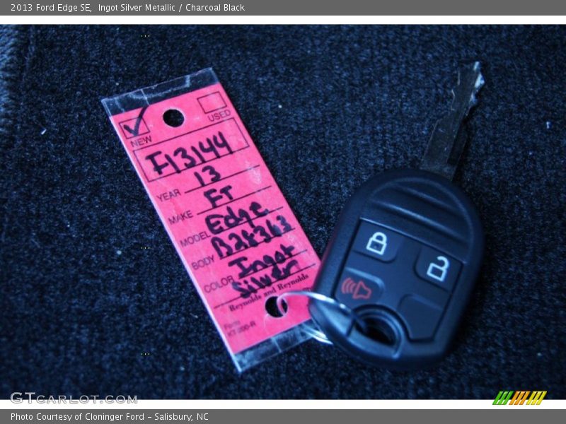 Ingot Silver Metallic / Charcoal Black 2013 Ford Edge SE