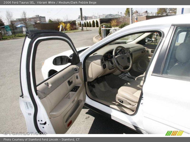 Vibrant White / Medium/Dark Pebble Beige 2006 Ford Taurus SEL