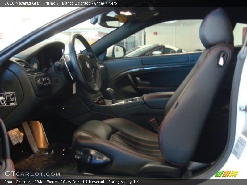 Bianco Eldorado (White) / Nero 2010 Maserati GranTurismo S