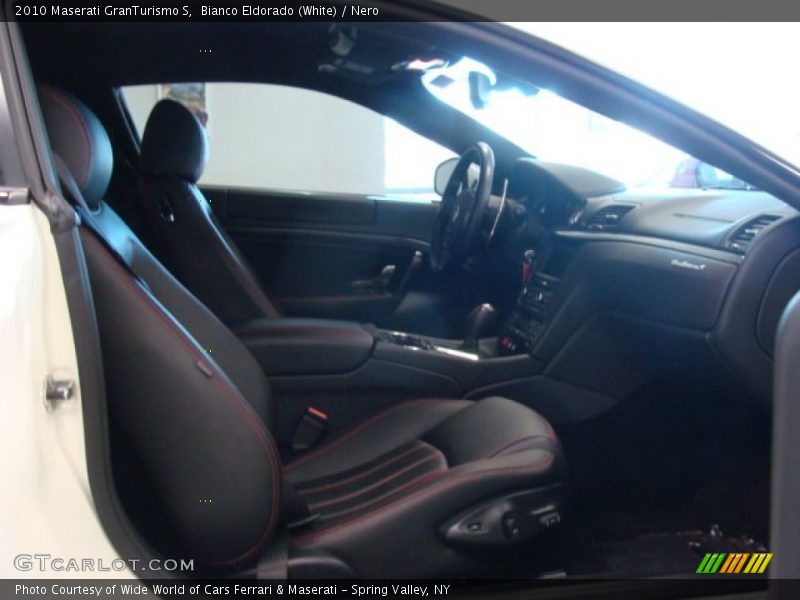 Bianco Eldorado (White) / Nero 2010 Maserati GranTurismo S