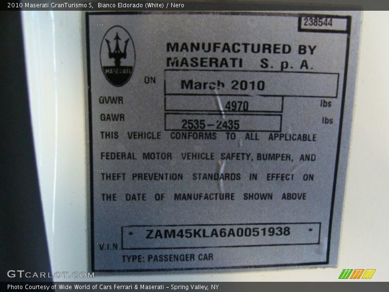 Bianco Eldorado (White) / Nero 2010 Maserati GranTurismo S