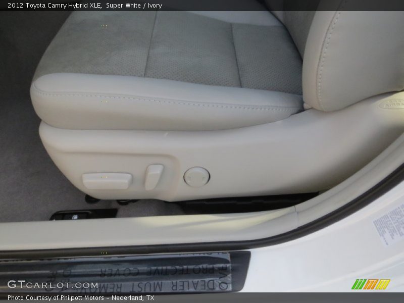 Super White / Ivory 2012 Toyota Camry Hybrid XLE