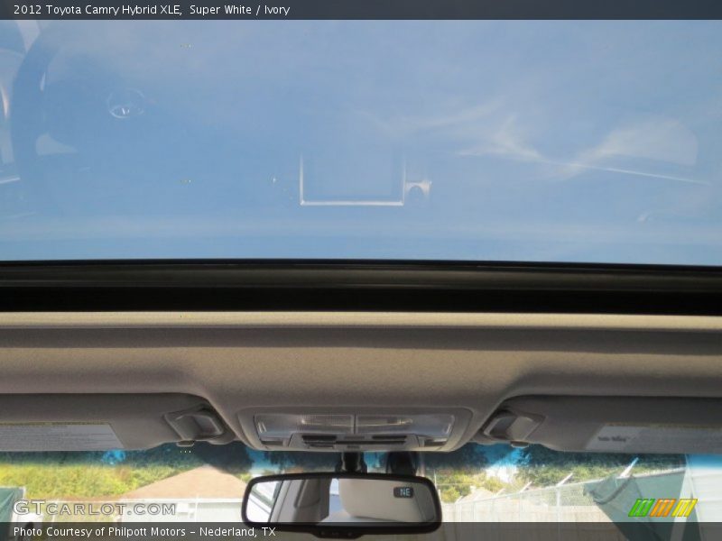 Super White / Ivory 2012 Toyota Camry Hybrid XLE