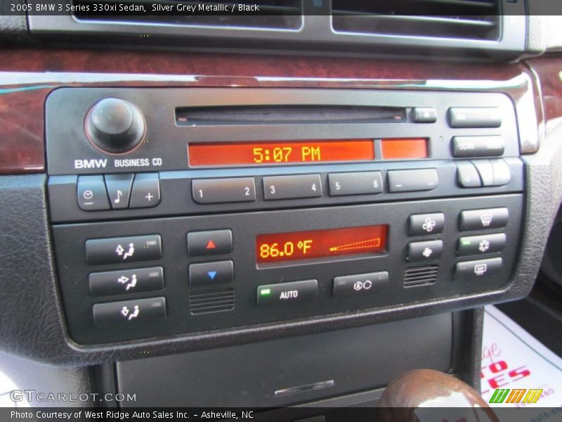 Controls of 2005 3 Series 330xi Sedan