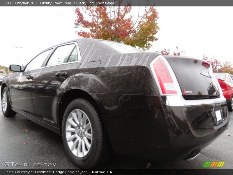 Luxury Brown Pearl / Black/Light Frost Beige 2013 Chrysler 300