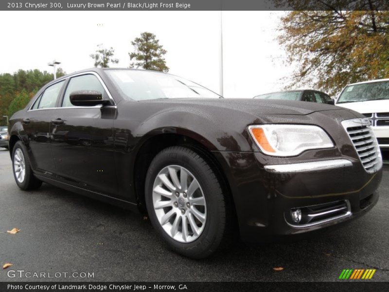 Luxury Brown Pearl / Black/Light Frost Beige 2013 Chrysler 300