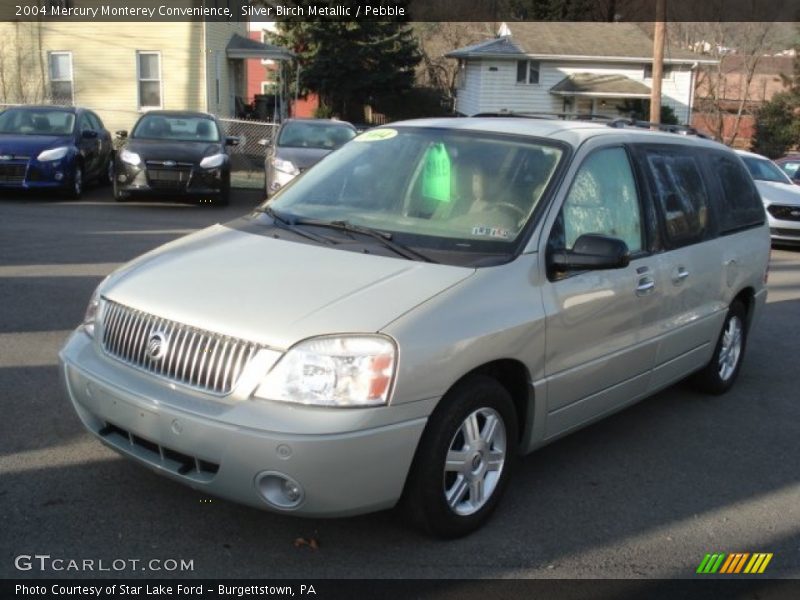 Front 3/4 View of 2004 Monterey Convenience