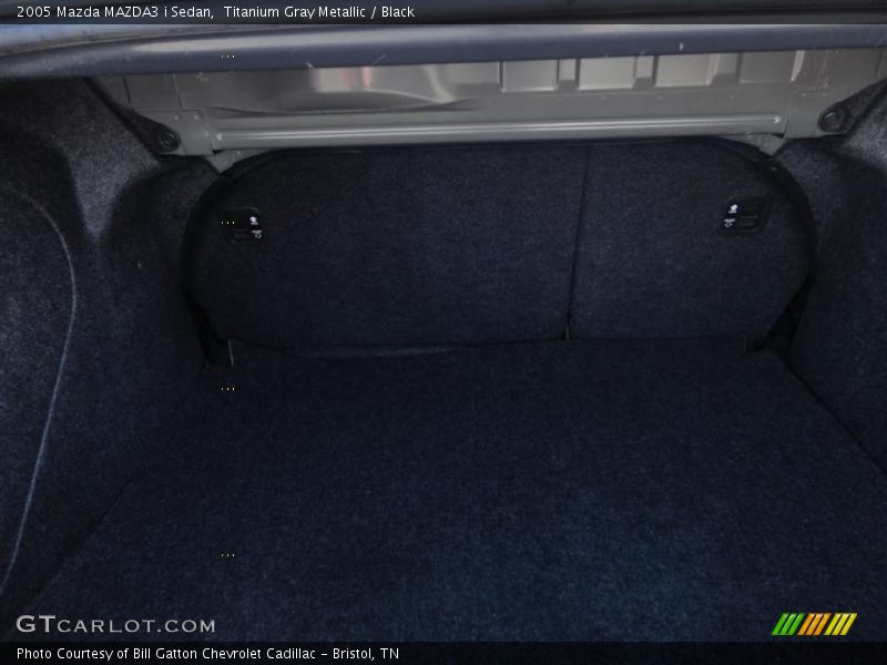 Titanium Gray Metallic / Black 2005 Mazda MAZDA3 i Sedan