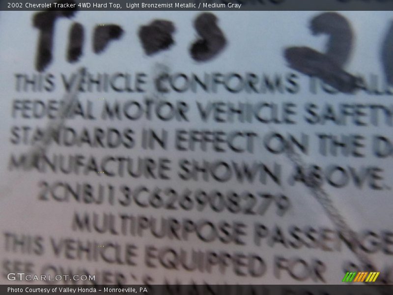 Light Bronzemist Metallic / Medium Gray 2002 Chevrolet Tracker 4WD Hard Top