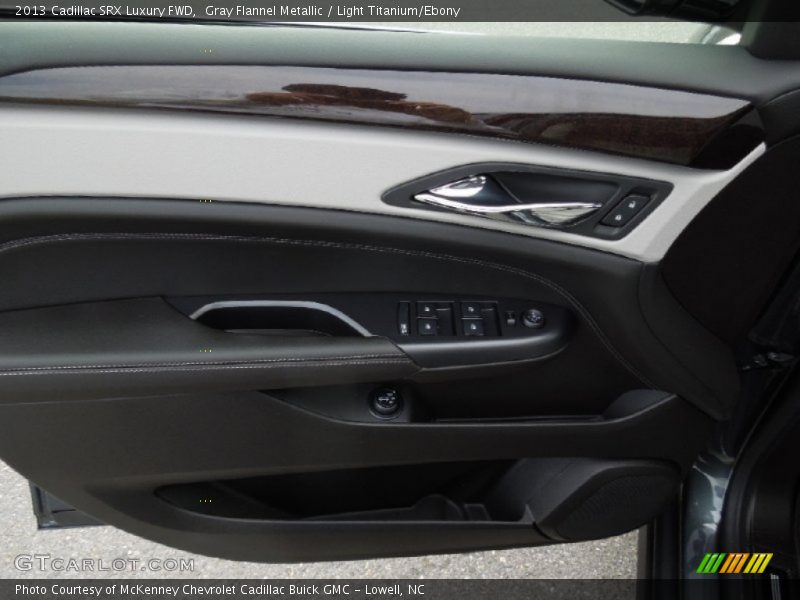 Gray Flannel Metallic / Light Titanium/Ebony 2013 Cadillac SRX Luxury FWD
