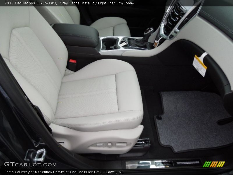 Gray Flannel Metallic / Light Titanium/Ebony 2013 Cadillac SRX Luxury FWD