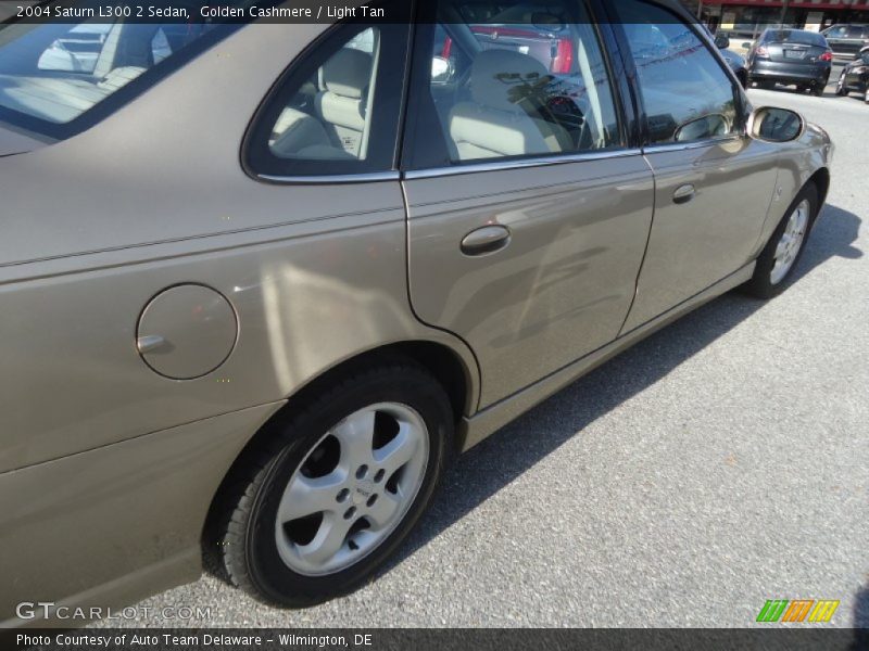 Golden Cashmere / Light Tan 2004 Saturn L300 2 Sedan