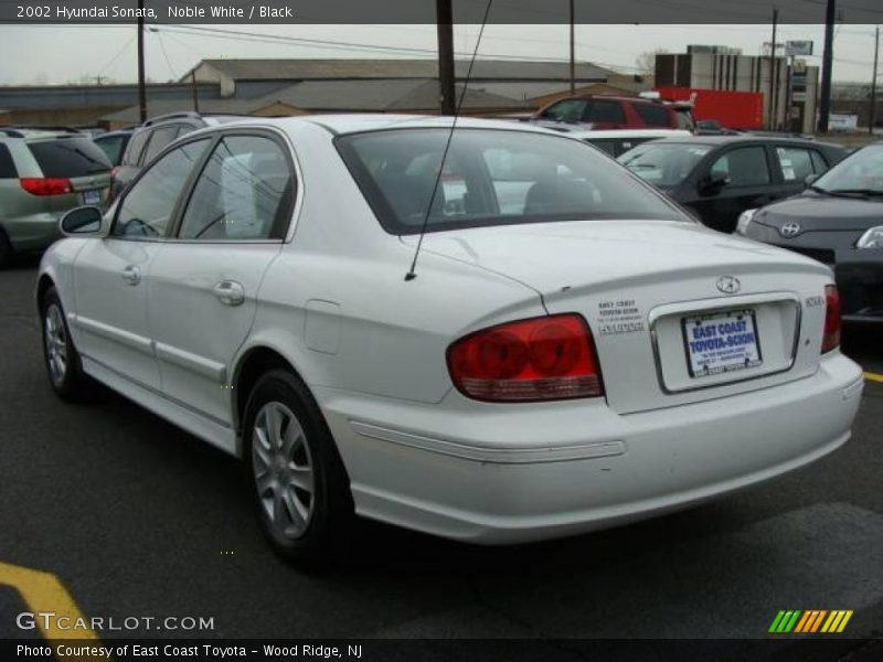 Noble White / Black 2002 Hyundai Sonata