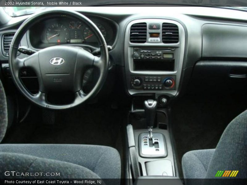 Noble White / Black 2002 Hyundai Sonata