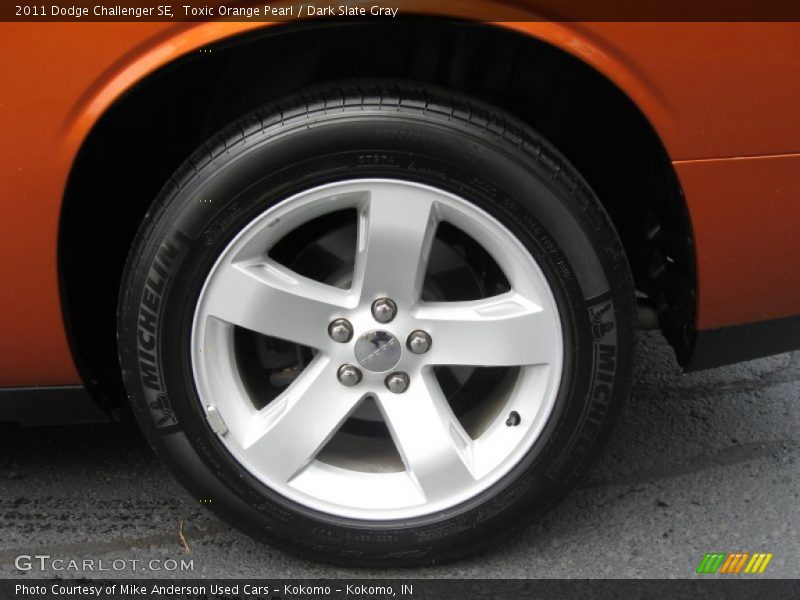Toxic Orange Pearl / Dark Slate Gray 2011 Dodge Challenger SE