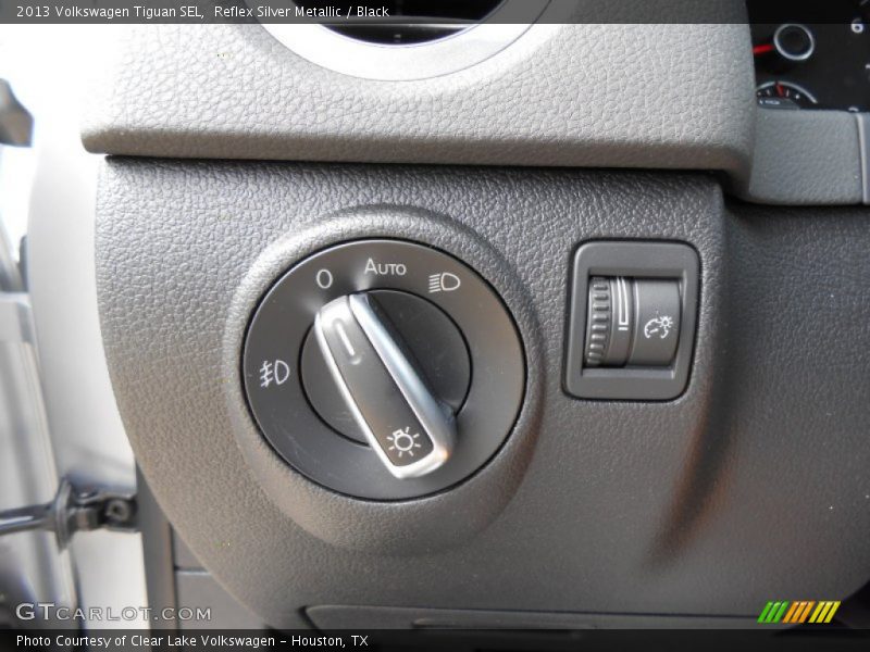 Reflex Silver Metallic / Black 2013 Volkswagen Tiguan SEL