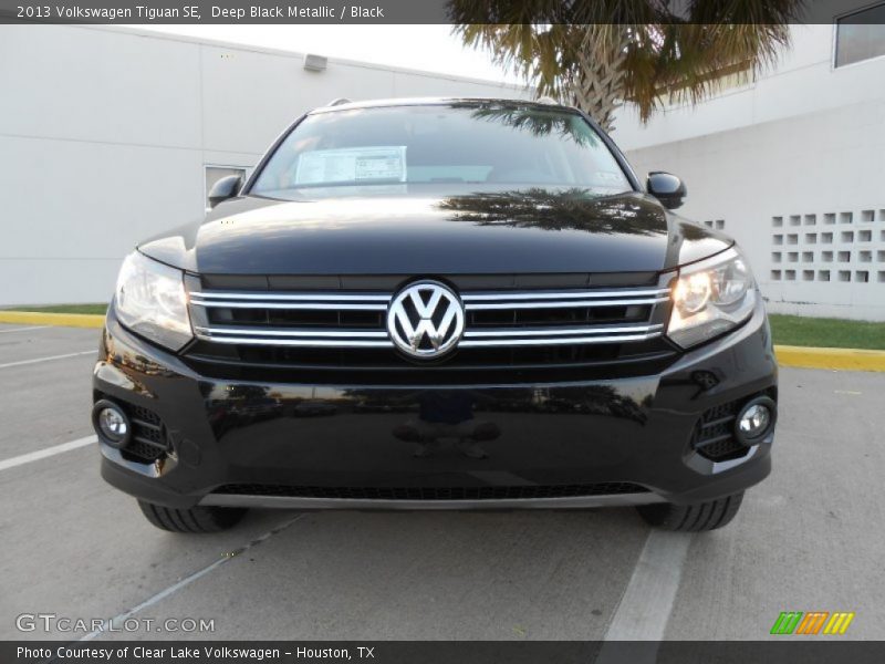 Deep Black Metallic / Black 2013 Volkswagen Tiguan SE