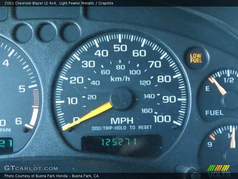 Light Pewter Metallic / Graphite 2001 Chevrolet Blazer LS 4x4