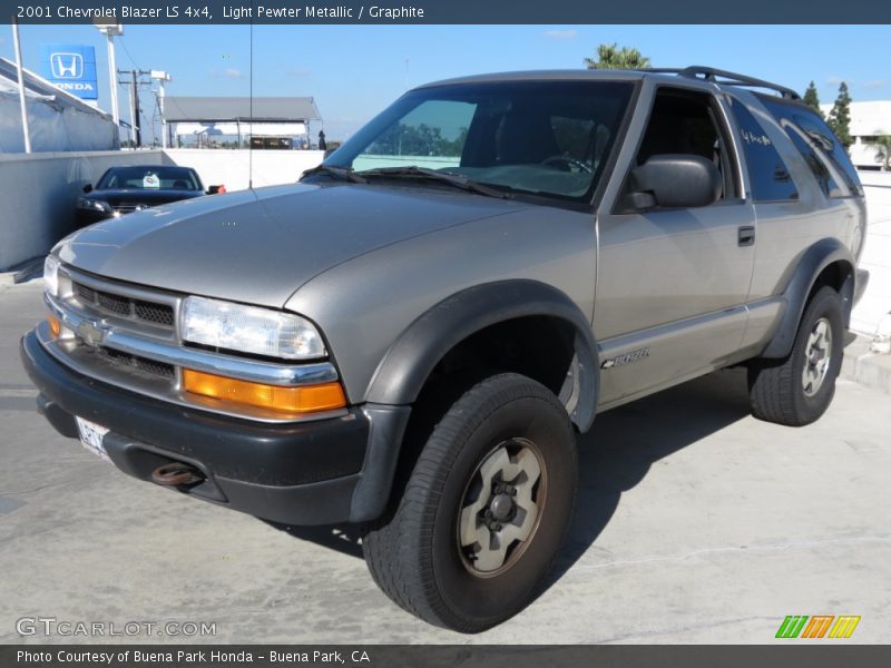 Front 3/4 View of 2001 Blazer LS 4x4