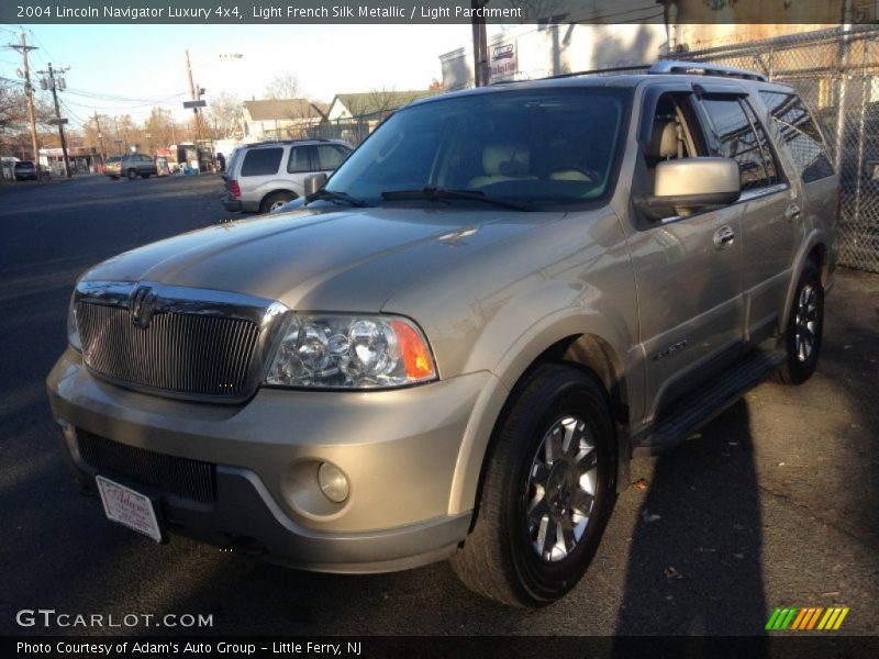 Light French Silk Metallic / Light Parchment 2004 Lincoln Navigator Luxury 4x4