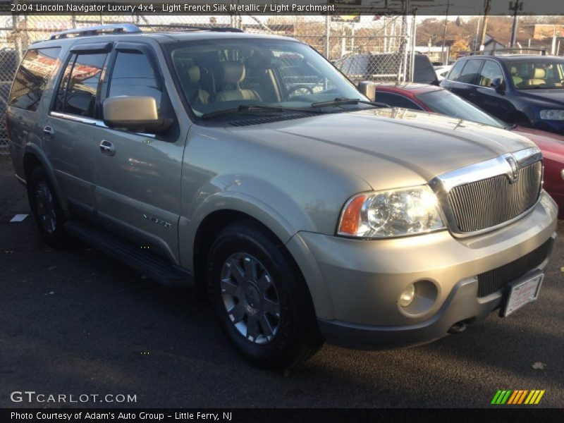 Light French Silk Metallic / Light Parchment 2004 Lincoln Navigator Luxury 4x4