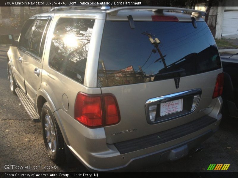 Light French Silk Metallic / Light Parchment 2004 Lincoln Navigator Luxury 4x4