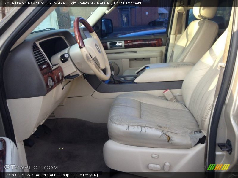 Light French Silk Metallic / Light Parchment 2004 Lincoln Navigator Luxury 4x4