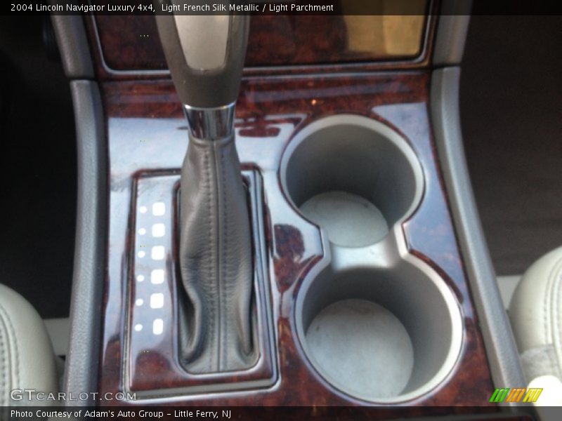 Light French Silk Metallic / Light Parchment 2004 Lincoln Navigator Luxury 4x4