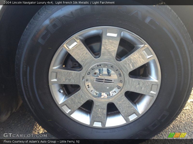 Light French Silk Metallic / Light Parchment 2004 Lincoln Navigator Luxury 4x4