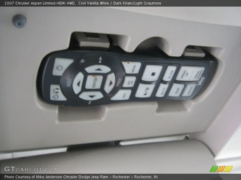 Cool Vanilla White / Dark Khaki/Light Graystone 2007 Chrysler Aspen Limited HEMI 4WD