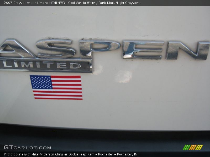 Cool Vanilla White / Dark Khaki/Light Graystone 2007 Chrysler Aspen Limited HEMI 4WD